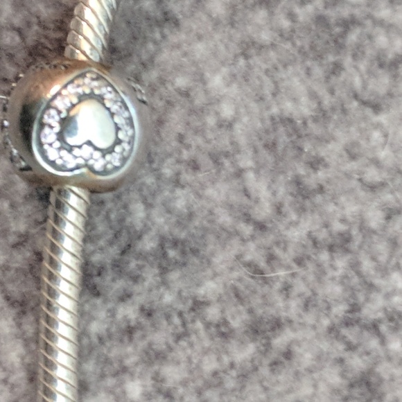 L♥️VE Pandora Charm - Picture 2 of 4